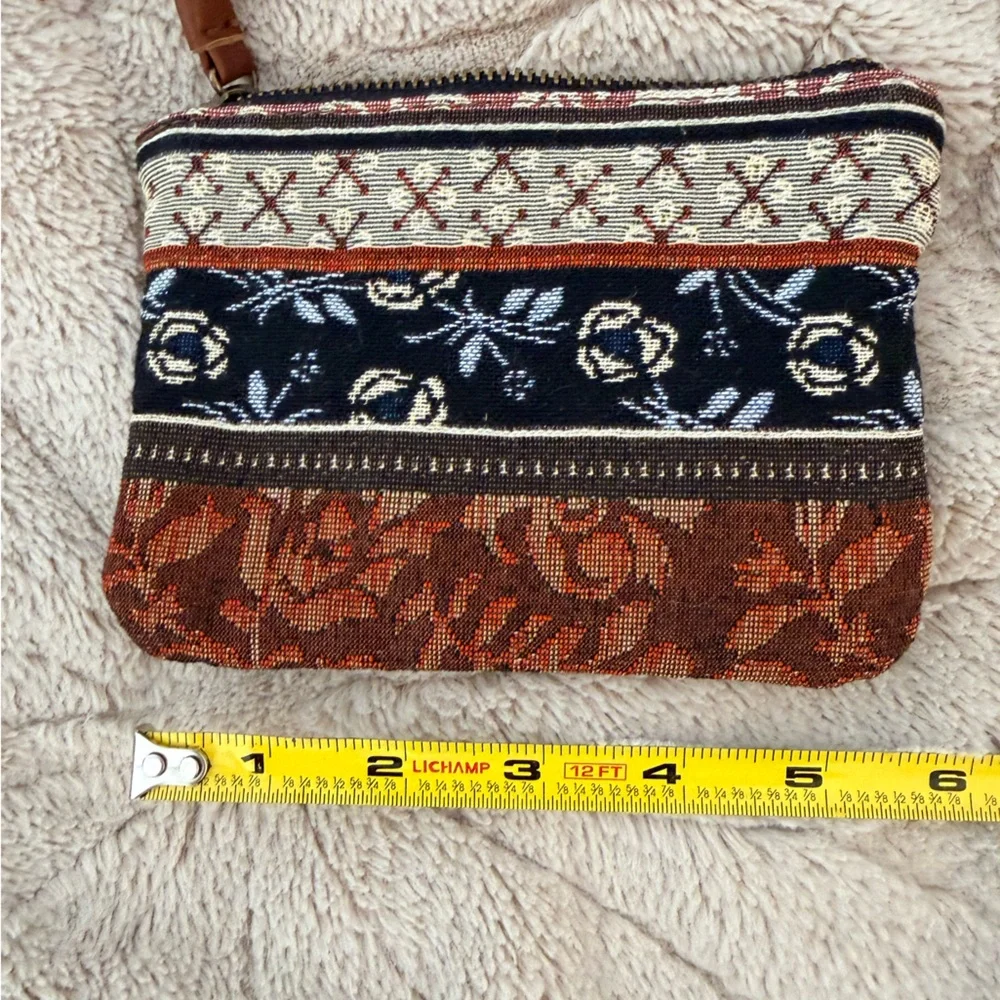 Altar’d State Coin purse mini clutch holds small Items so cute 🥰 floral stitched